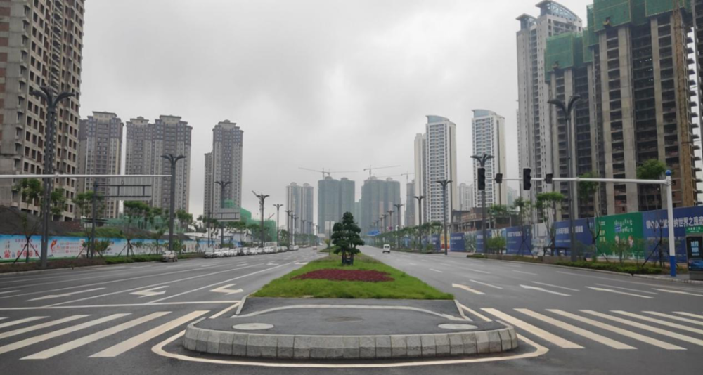 泸州13条市政路线完工，还配上了银桂、蓝花楹、西湖海棠……
